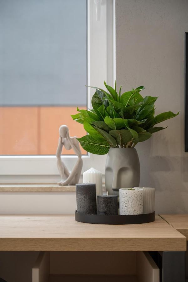Trendy Studios With Home Office Near Wroclaw Main Station By Noclegi Renters 外观 照片