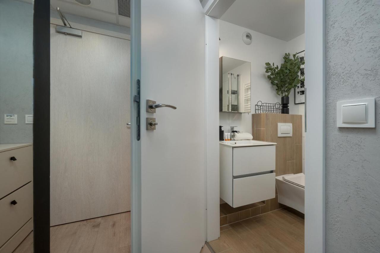 Trendy Studios With Home Office Near Wroclaw Main Station By Noclegi Renters 外观 照片