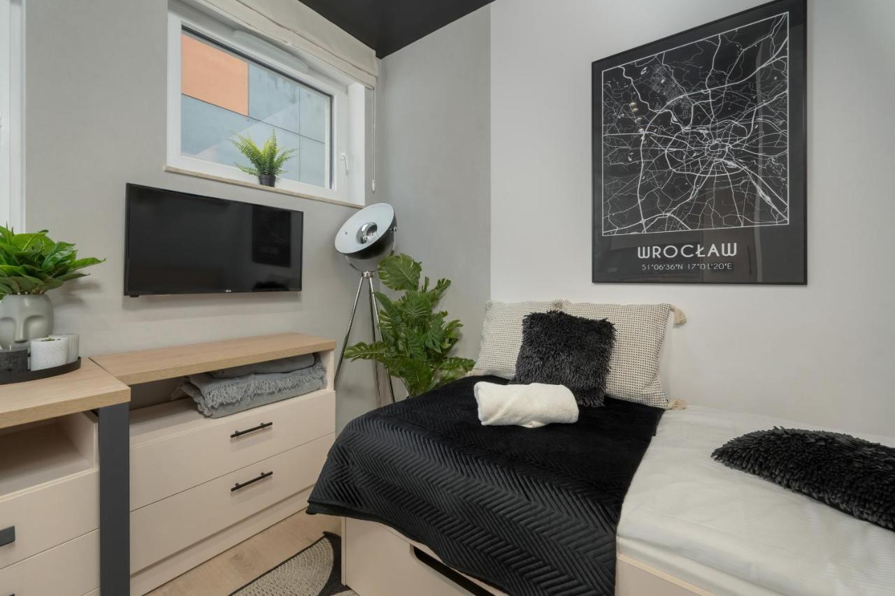 Trendy Studios With Home Office Near Wroclaw Main Station By Noclegi Renters 外观 照片