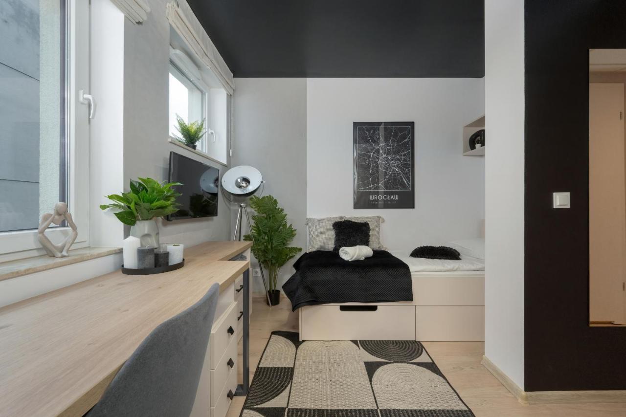 Trendy Studios With Home Office Near Wroclaw Main Station By Noclegi Renters 外观 照片