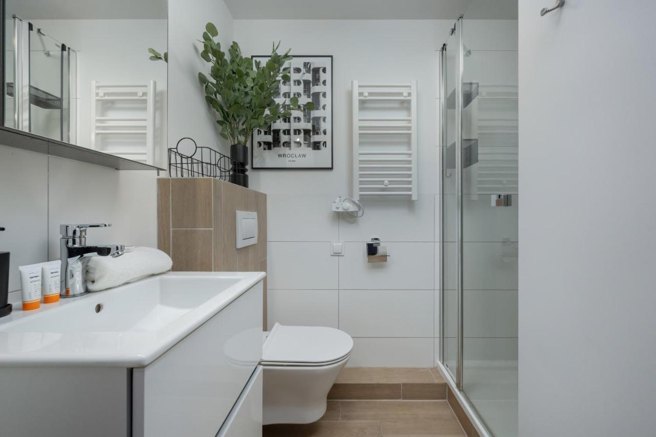 Trendy Studios With Home Office Near Wroclaw Main Station By Noclegi Renters 外观 照片
