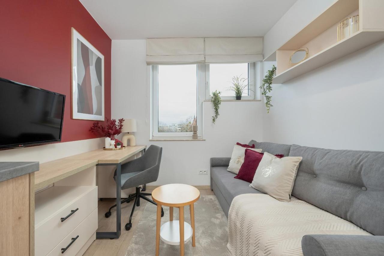 Trendy Studios With Home Office Near Wroclaw Main Station By Noclegi Renters 外观 照片