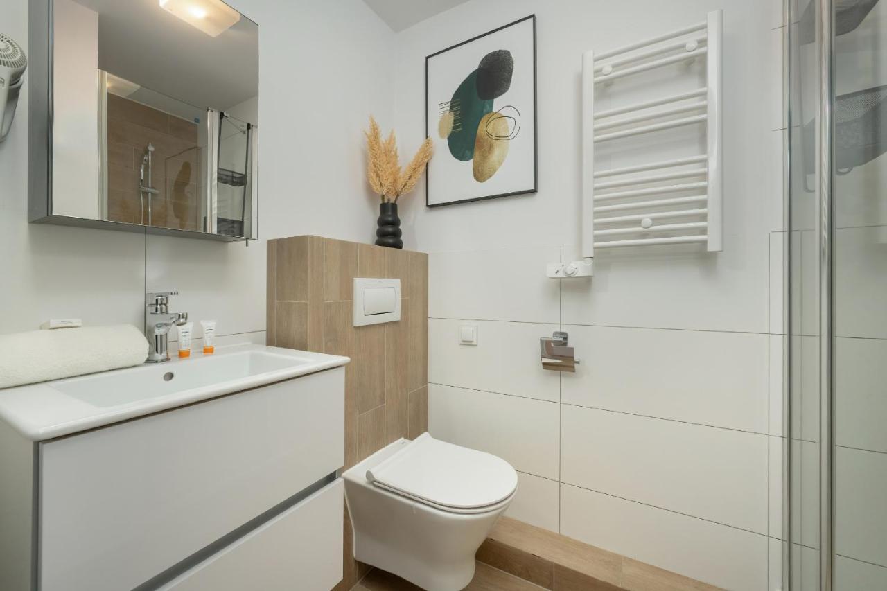 Trendy Studios With Home Office Near Wroclaw Main Station By Noclegi Renters 外观 照片